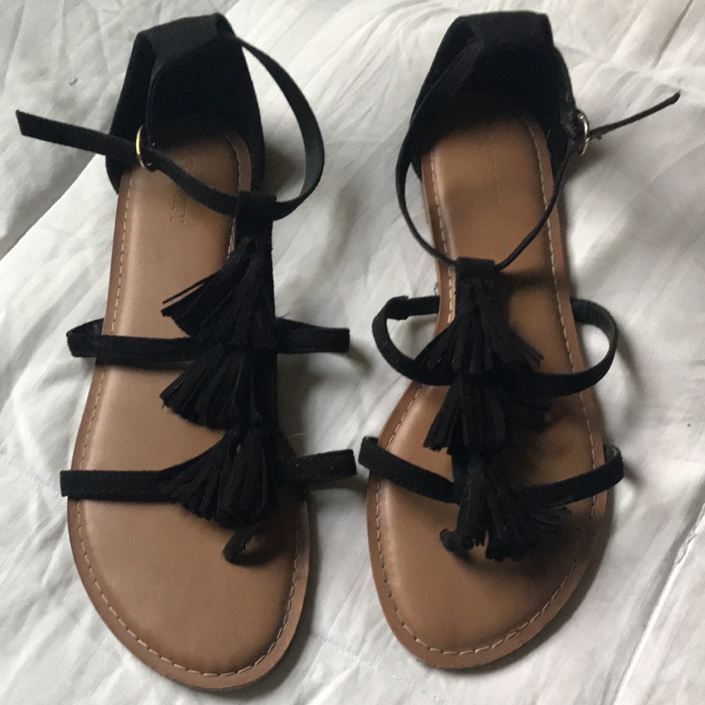 Tasseled sandals